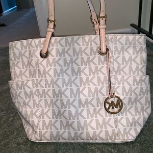 Michael Kors purse! Good condition “used”.